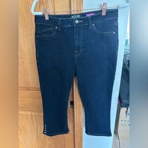 ✨Like new✨Faith Jeans Women's Denim Capris